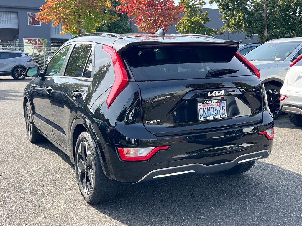 Certified 2023 Kia Niro Wind w/ Wind Preserve Package FWD image 11