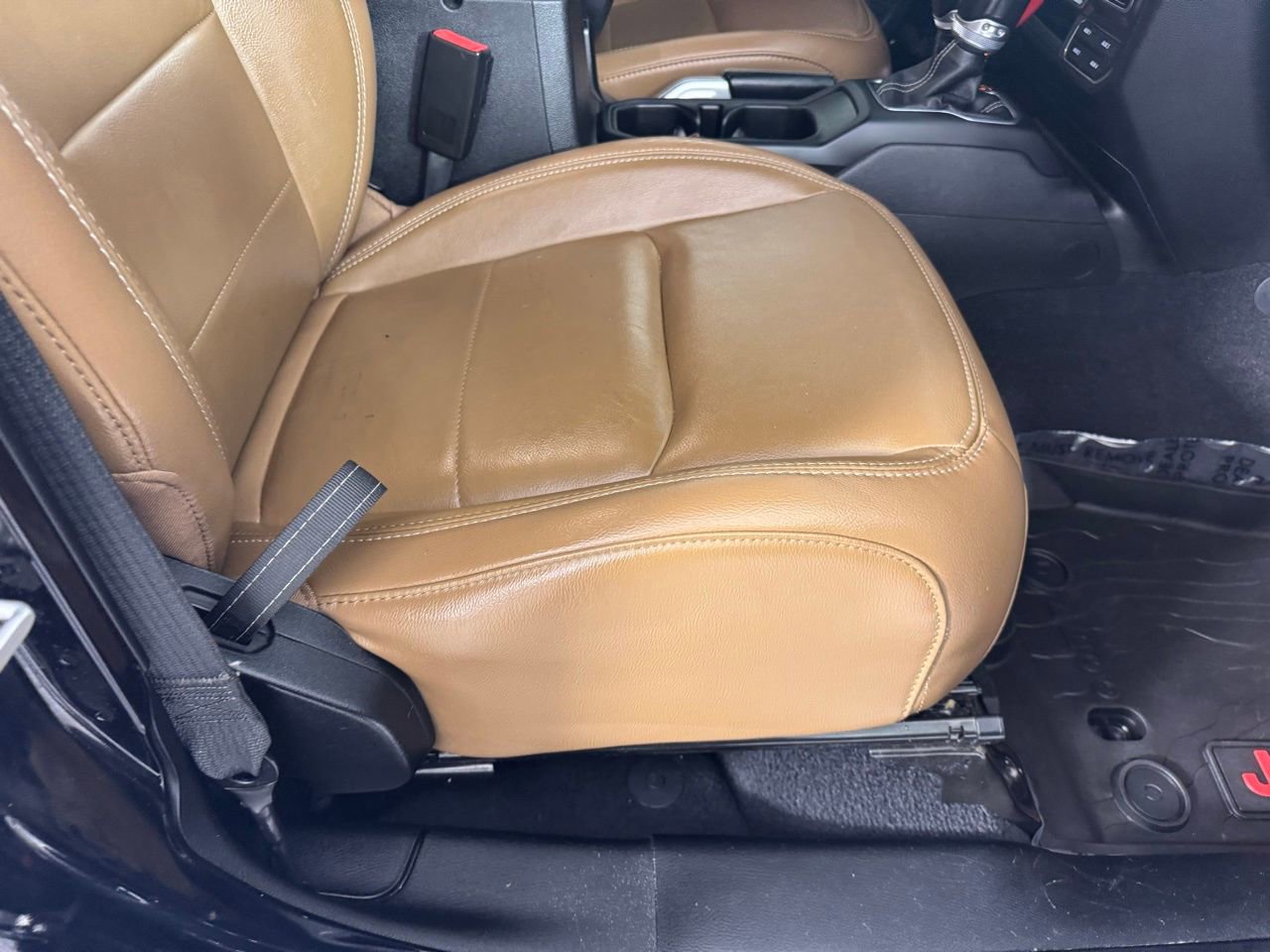 Used 2020 Jeep Wrangler Unlimited Sahara image 31