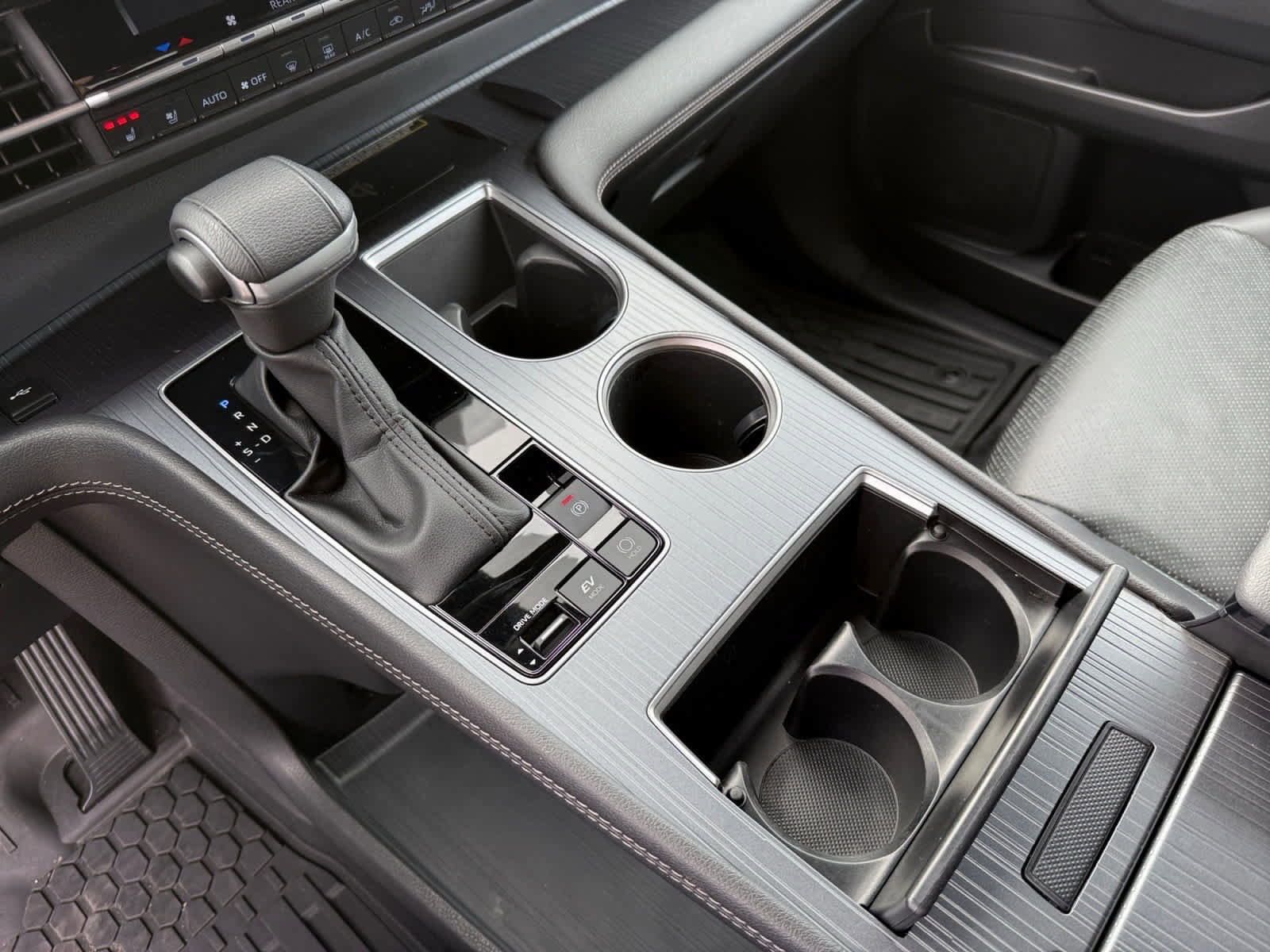 Used 2023 Toyota Sienna XSE image 21