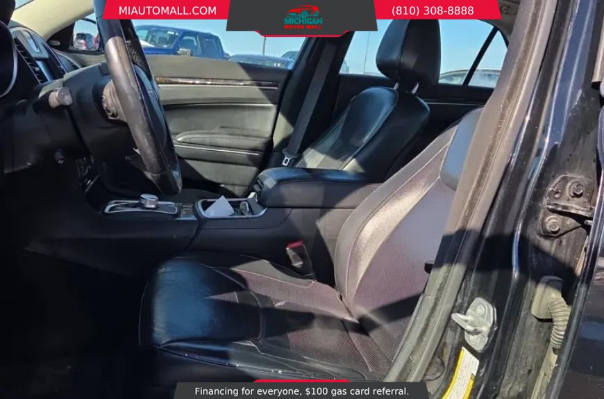 Used 2016 Chrysler 300 C image 10