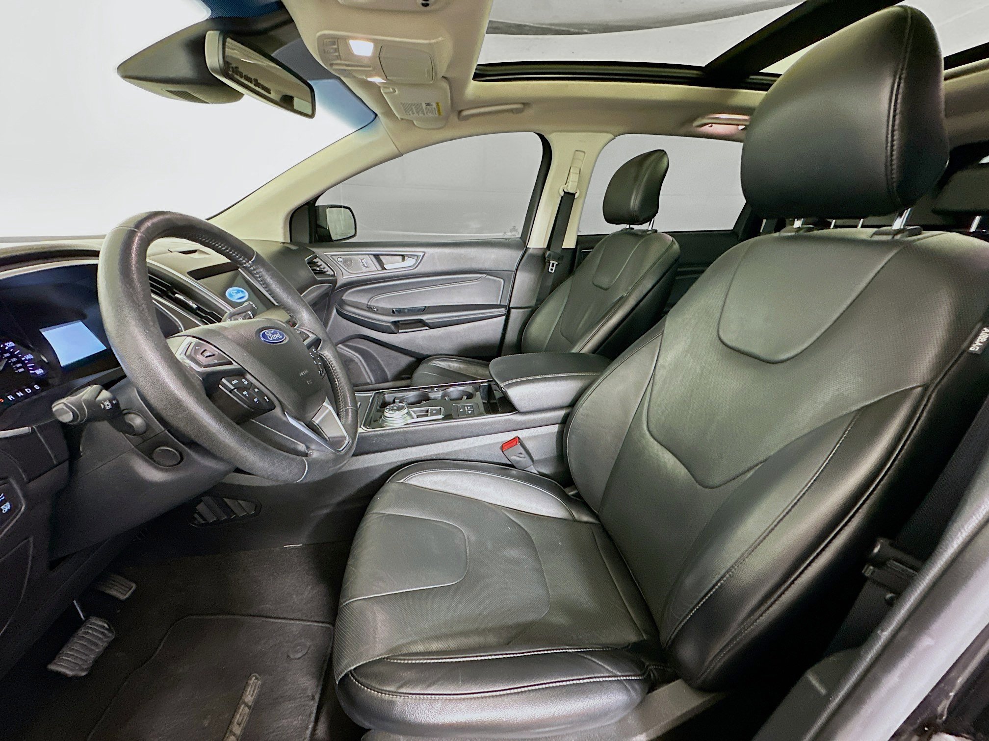 Used 2019 Ford Edge Titanium w/ Equipment Group 301A AWD/4WD image 13