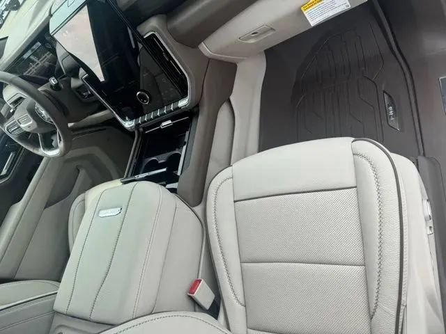 New 2026 GMC Yukon XL Denali w/ LPO, Floor Liner Package AWD/4WD image 14