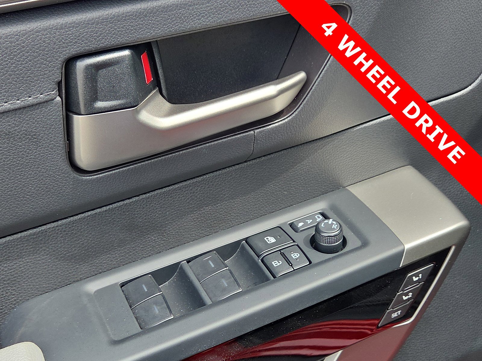 Used 2025 Toyota Tundra Limited AWD/4WD image 13