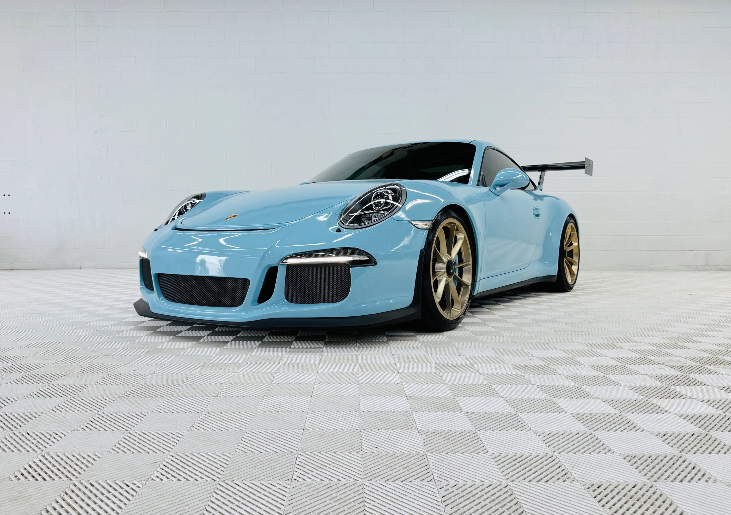 Used 2015 Porsche 911 GT3 RWD image 2