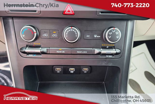Used 2024 Kia Carnival LX FWD image 19