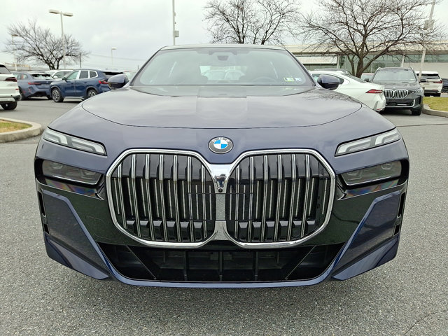 Certified 2023 BMW 760i xDrive image 2