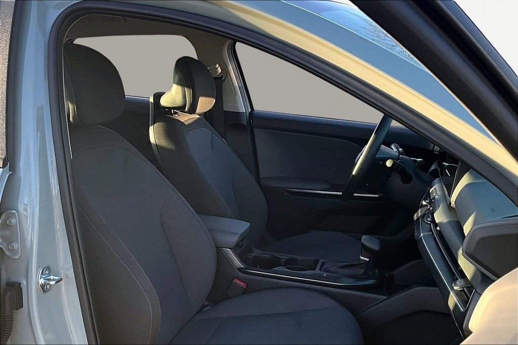 Used 2025 Kia K4 LXS image 7