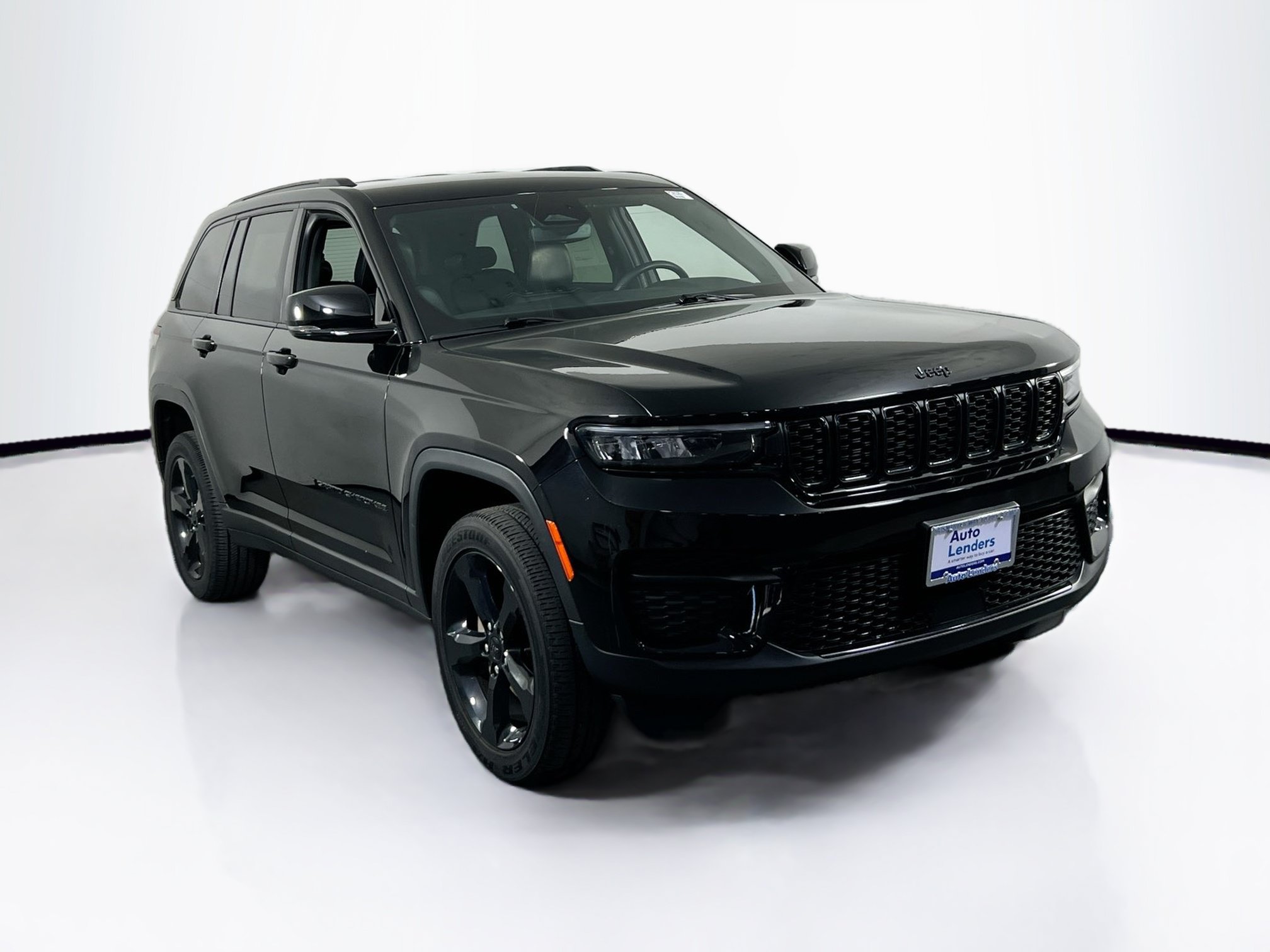 Used 2023 Jeep Grand Cherokee Altitude AWD/4WD image 3