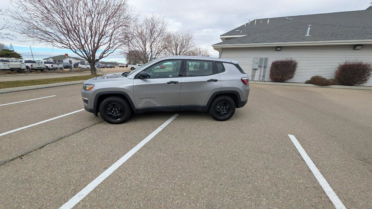 Used 2018 Jeep Compass Sport image 2