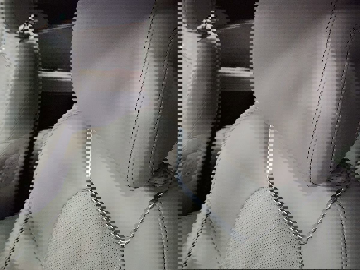 Used 2022 Genesis G70 3.3T RWD image 32