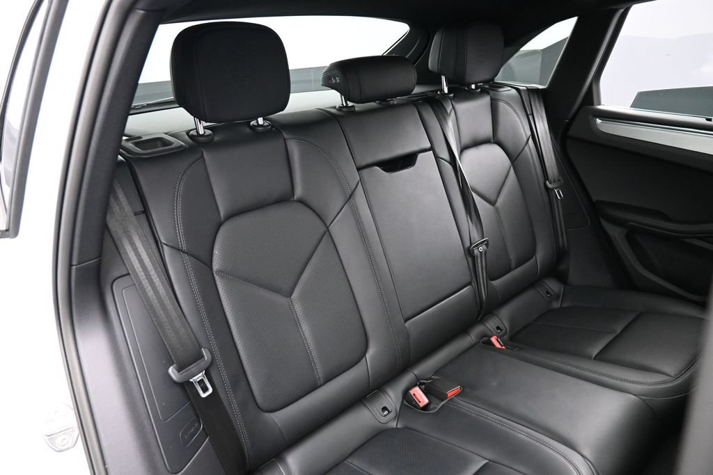 Certified 2026 Porsche Macan AWD/4WD image 27