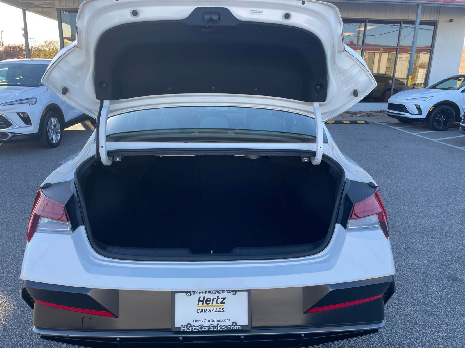 Used 2025 Hyundai Elantra Limited image 32