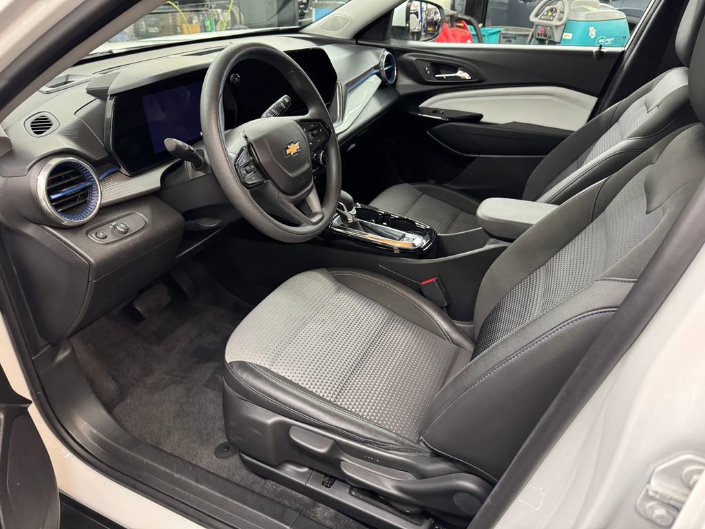 Used 2024 Chevrolet Trax LT image 13