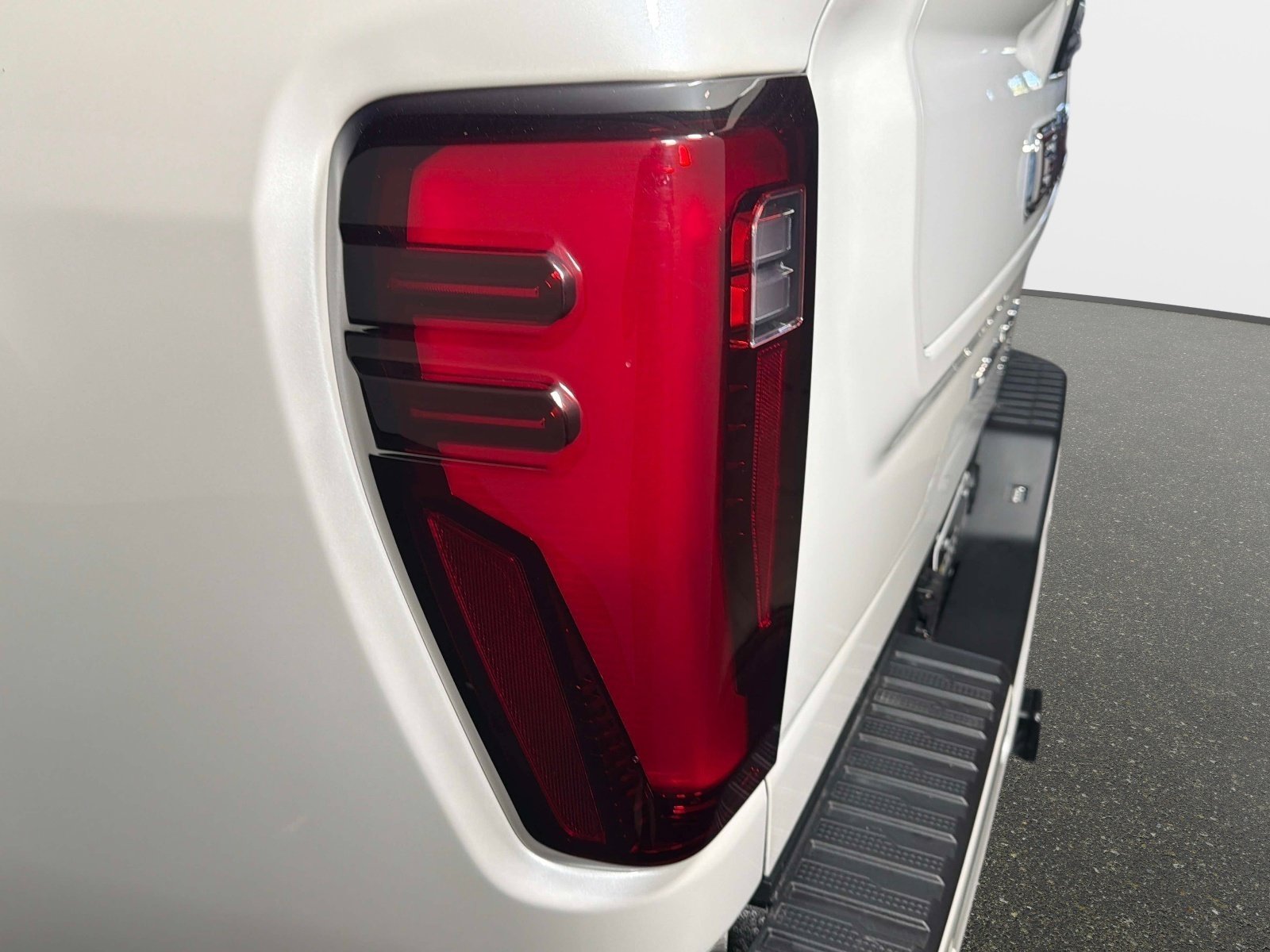 Used 2025 GMC Sierra 2500 Denali w/ Denali Reserve Package AWD/4WD image 15
