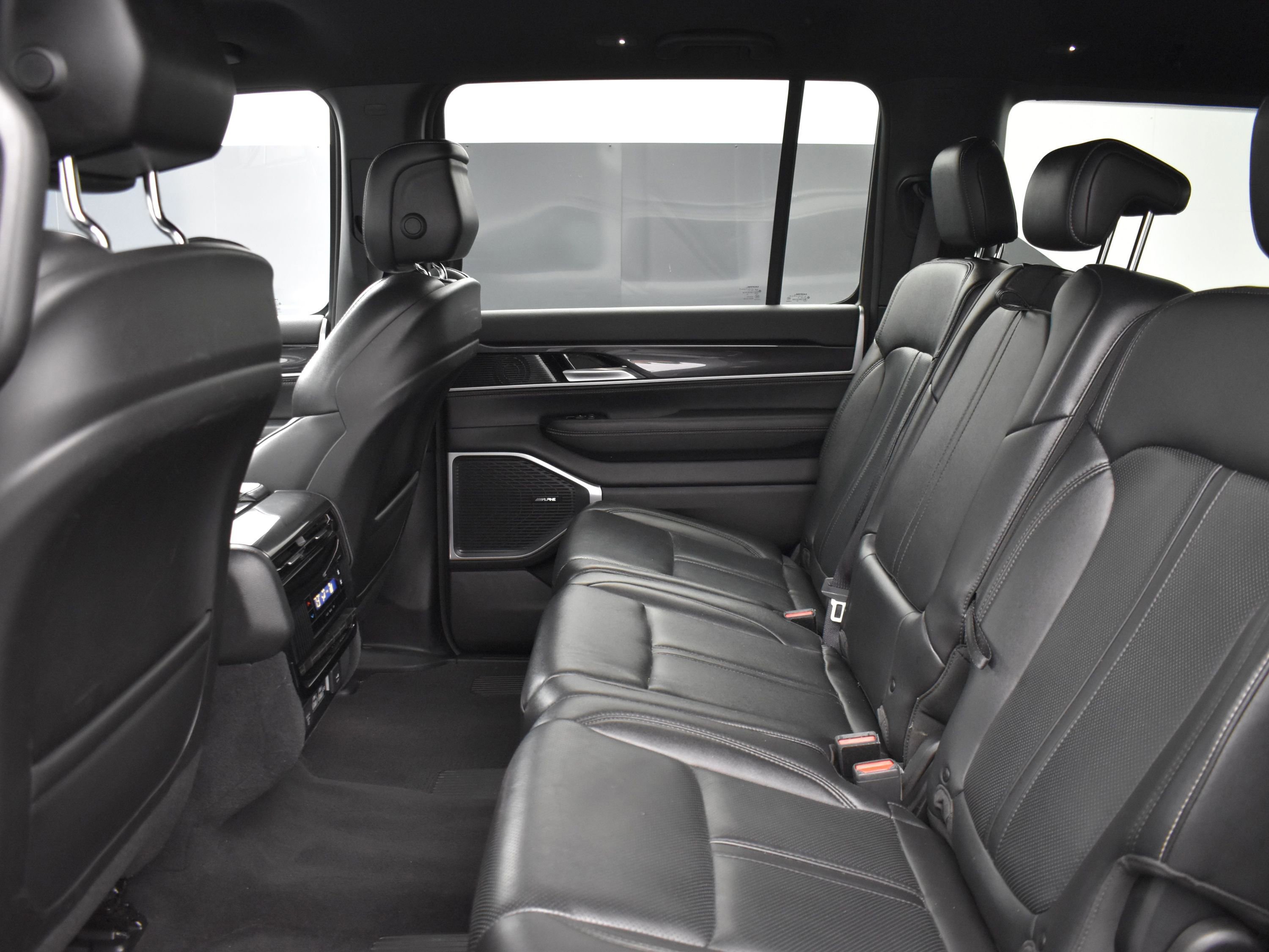 Used 2024 Jeep Wagoneer L 4WD image 16