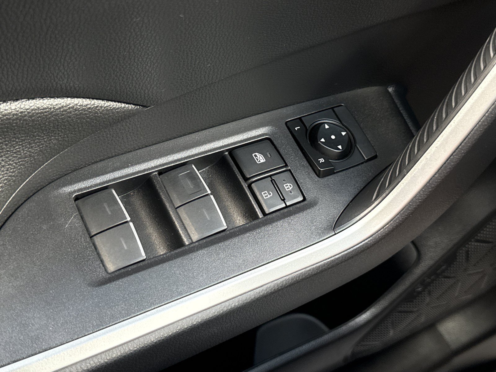 Used 2024 Toyota RAV4 SE AWD/4WD image 16