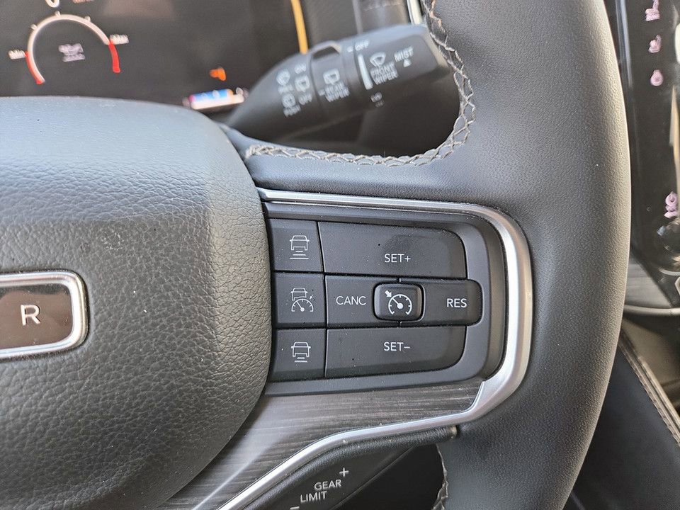 Used 2024 Jeep Wagoneer Series III w/ Flexible Seating Group image 16