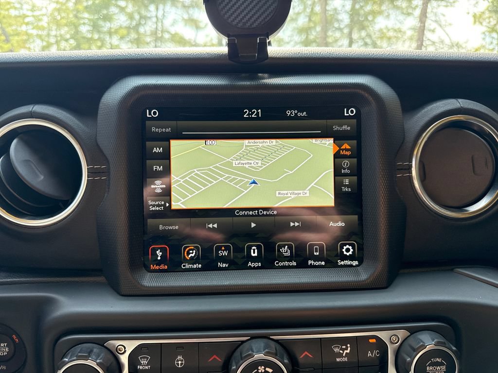 Used 2019 Jeep Wrangler Unlimited Sahara w/ Uconnect 4C Nav & Sound Group AWD/4WD image 18