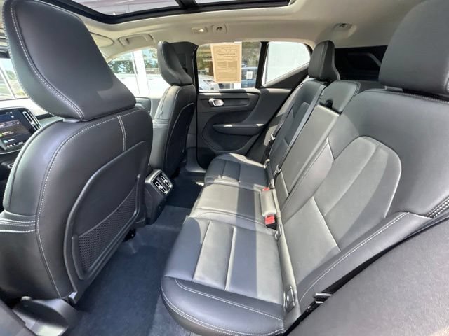 Certified 2025 Volvo XC40 B5 Core AWD/4WD image 17