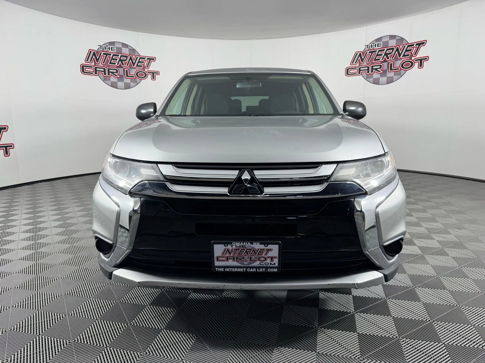 Used 2018 Mitsubishi Outlander ES image 2