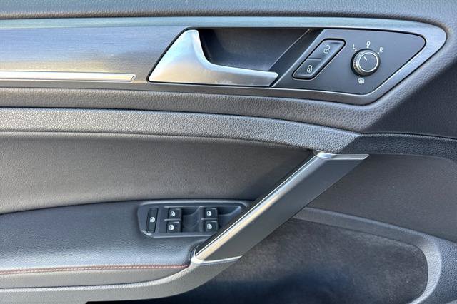 Used 2018 Volkswagen GTI SE w/ SE Leather Package FWD image 10