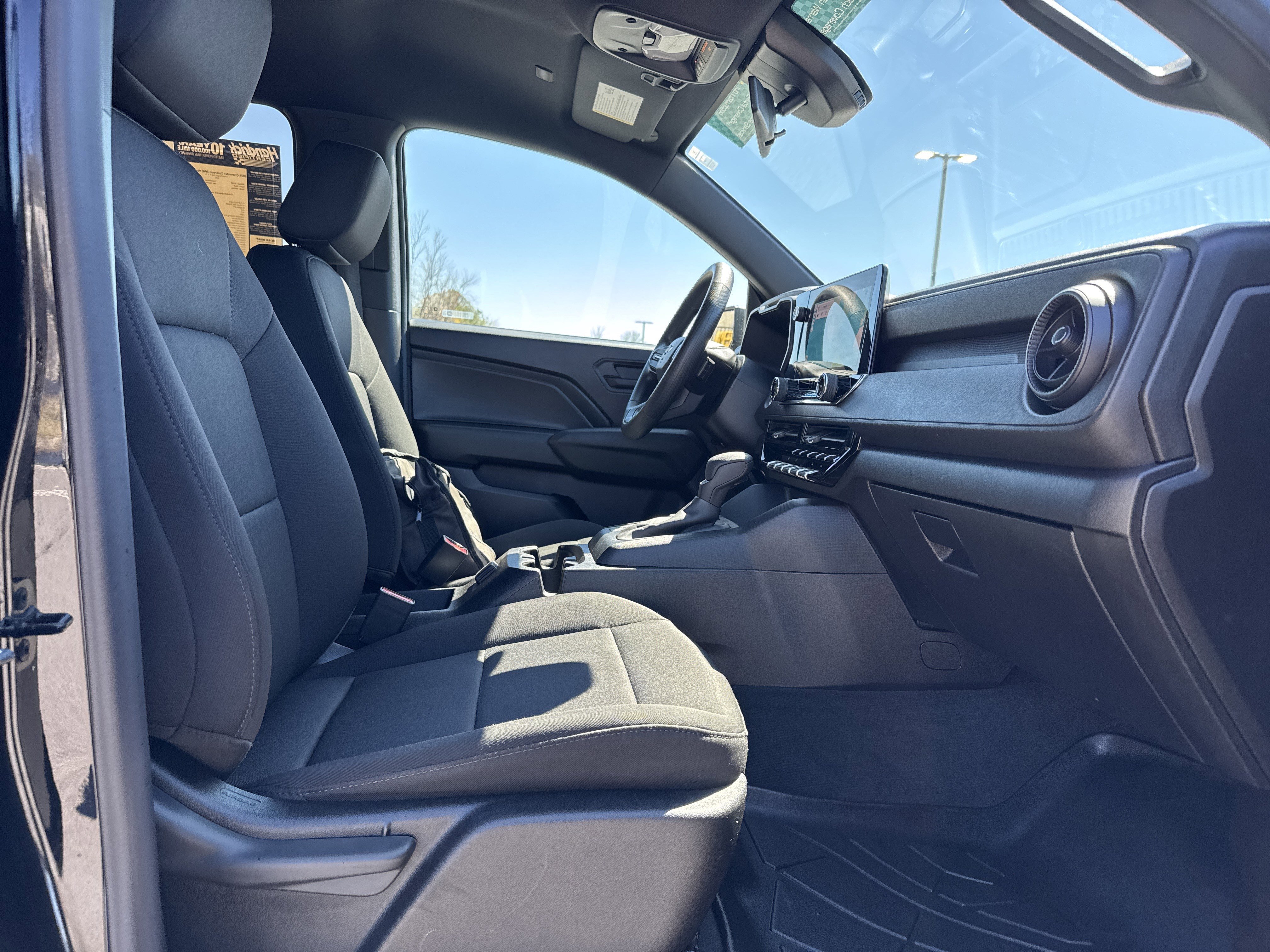 Used 2024 Chevrolet Colorado W/T image 30