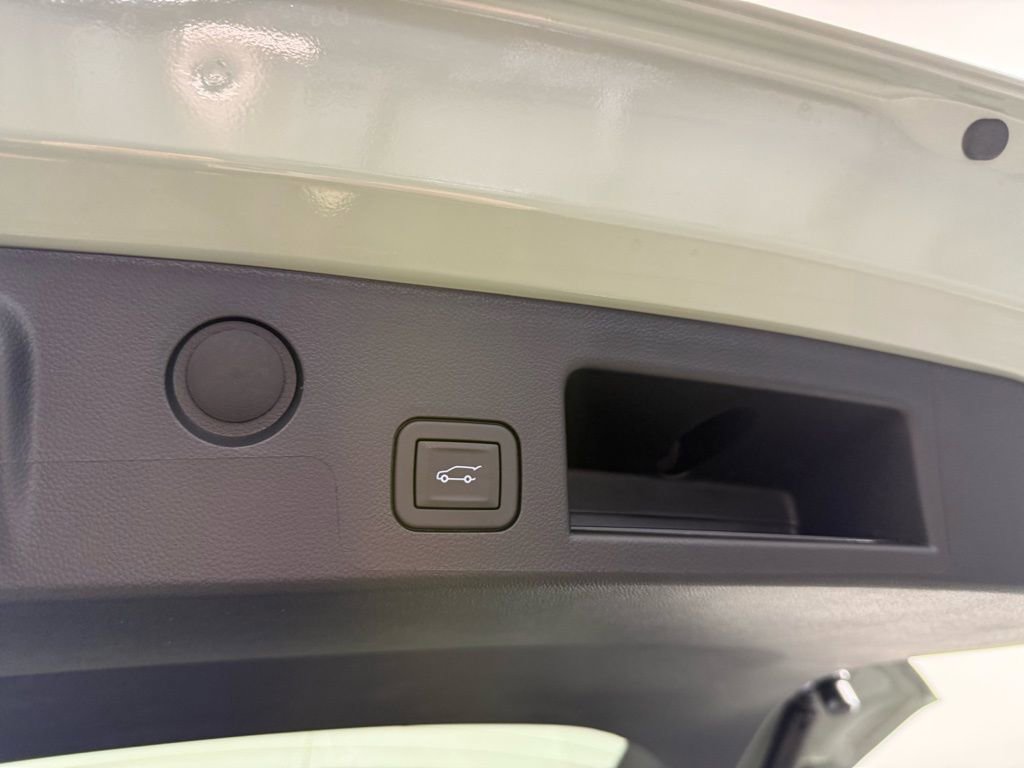 New 2026 Chevrolet Equinox ACTIV w/ LPO, Floor Liner Package image 11