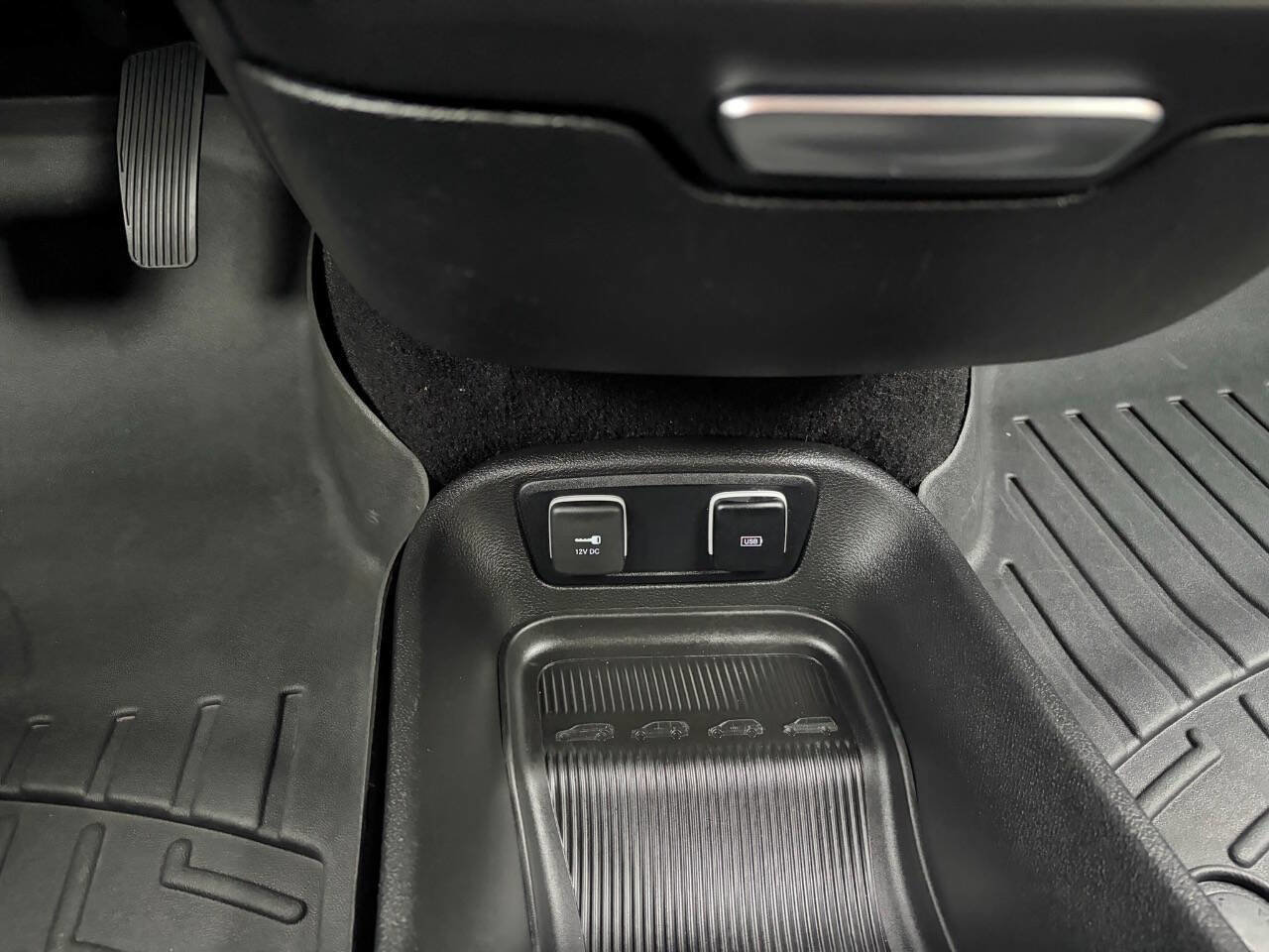 Used 2019 Chrysler Pacifica Touring-L w/ Advanced Safetytec Group FWD image 37