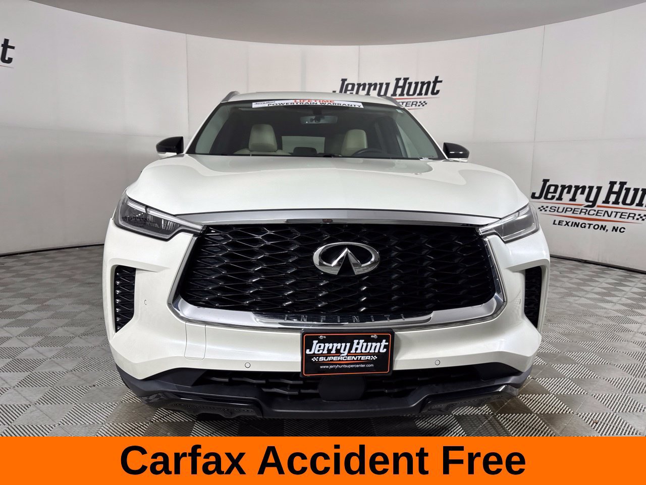 Used 2024 INFINITI QX60 Luxe w/ Cargo Package AWD/4WD image 3