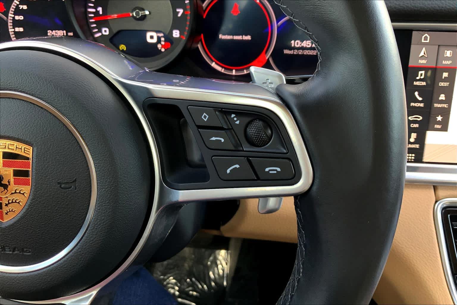 Used 2018 Porsche Panamera RWD image 25