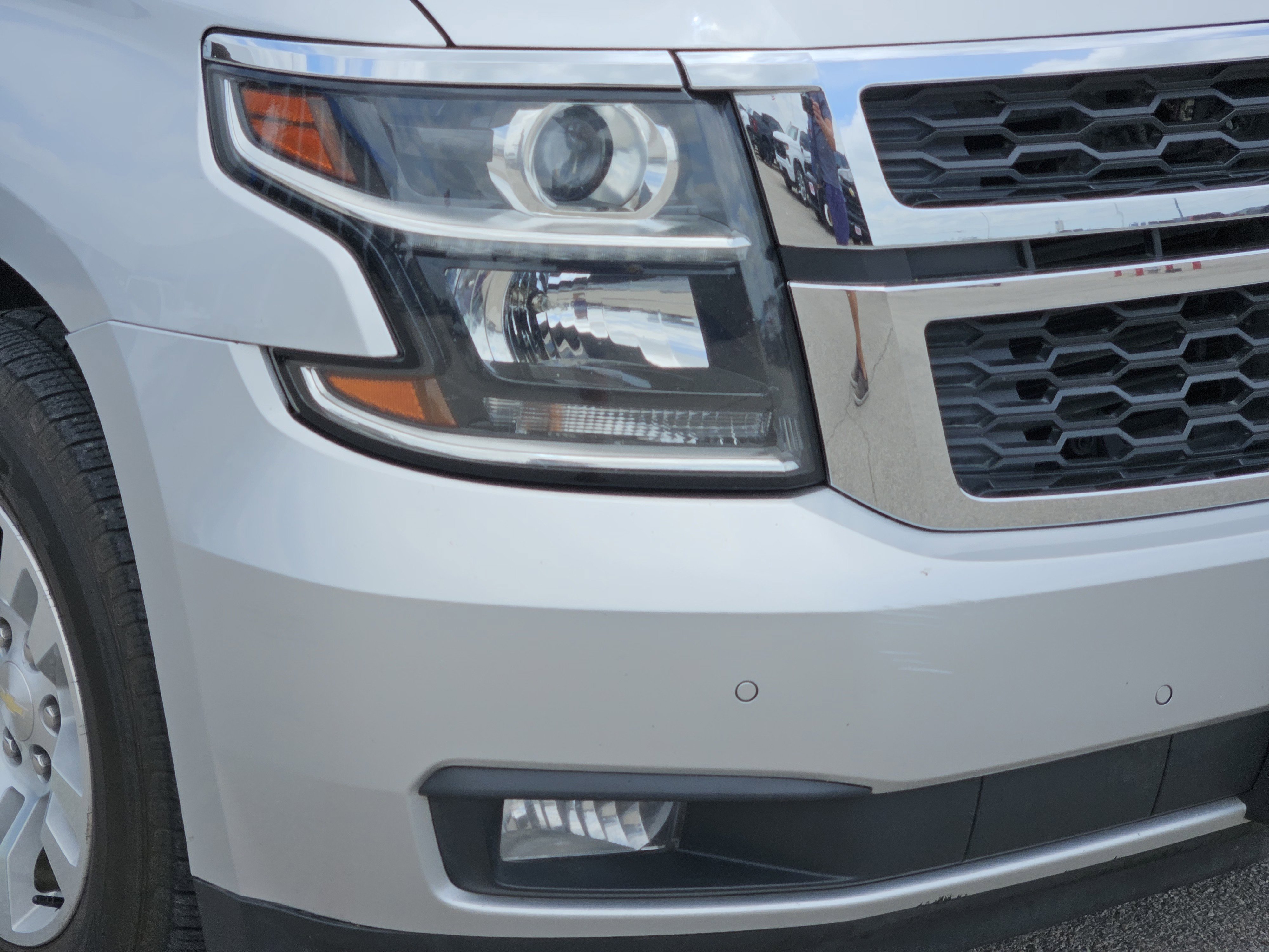 Used 2018 Chevrolet Suburban LT RWD image 9