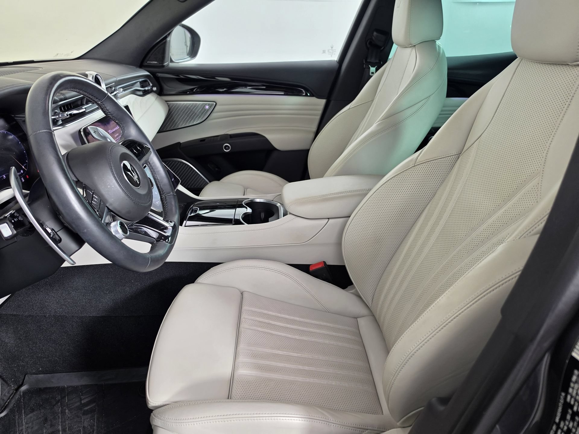 Used 2023 Maserati Grecale Modena AWD/4WD image 3