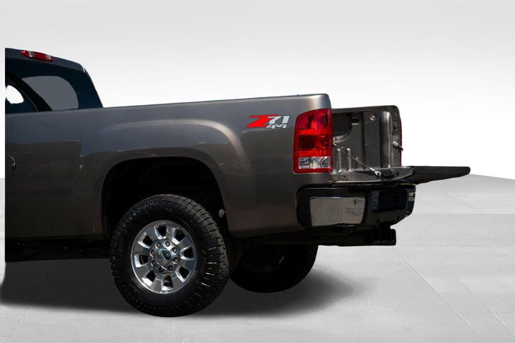 Used 2013 GMC Sierra 2500 SLT w/ Entertainment Package AWD/4WD image 9