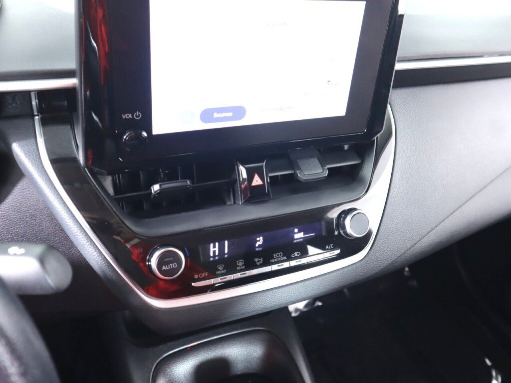 Used 2025 Toyota Corolla LE FWD image 15
