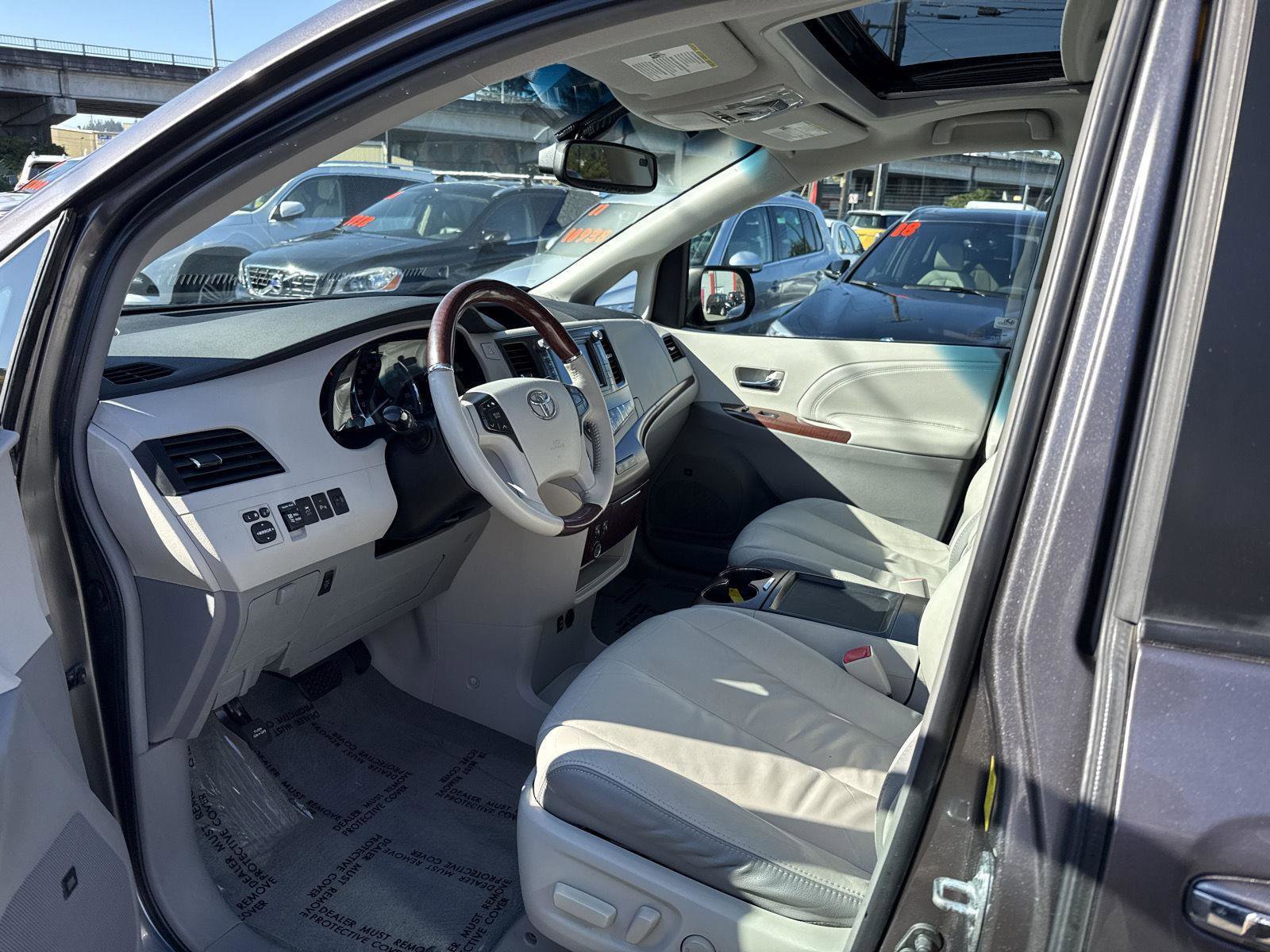Used 2011 Toyota Sienna Limited image 15