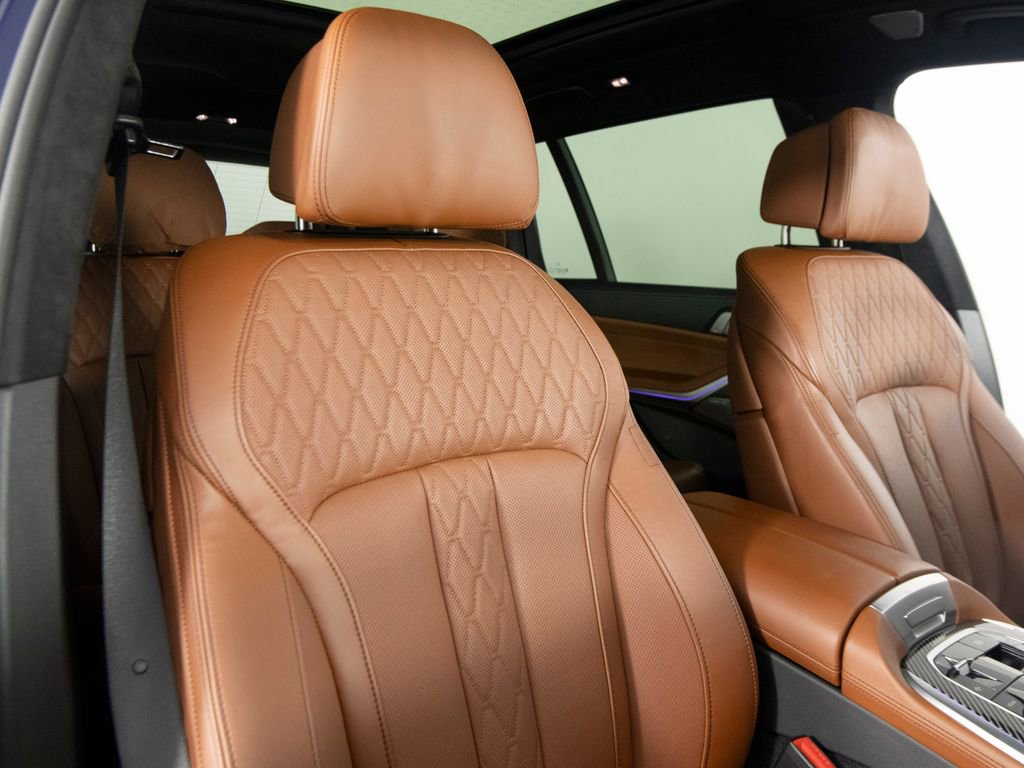 Used 2025 BMW X7 M60i AWD/4WD image 32