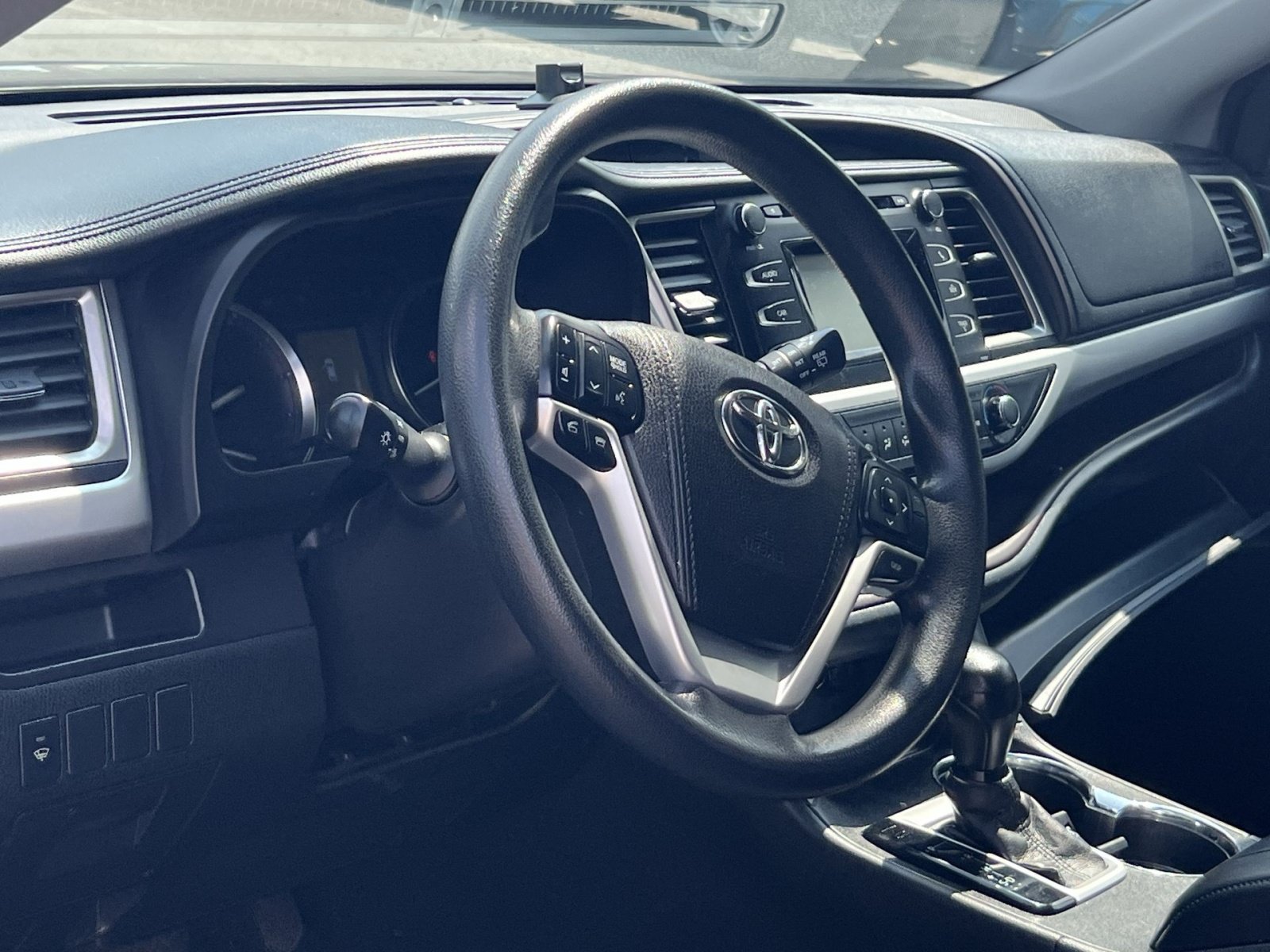 Used 2016 Toyota Highlander LE AWD/4WD image 15