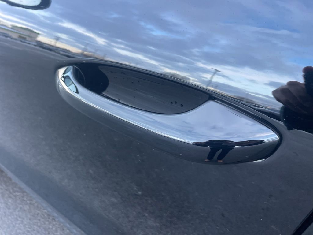 Certified 2025 Porsche Macan AWD/4WD image 20