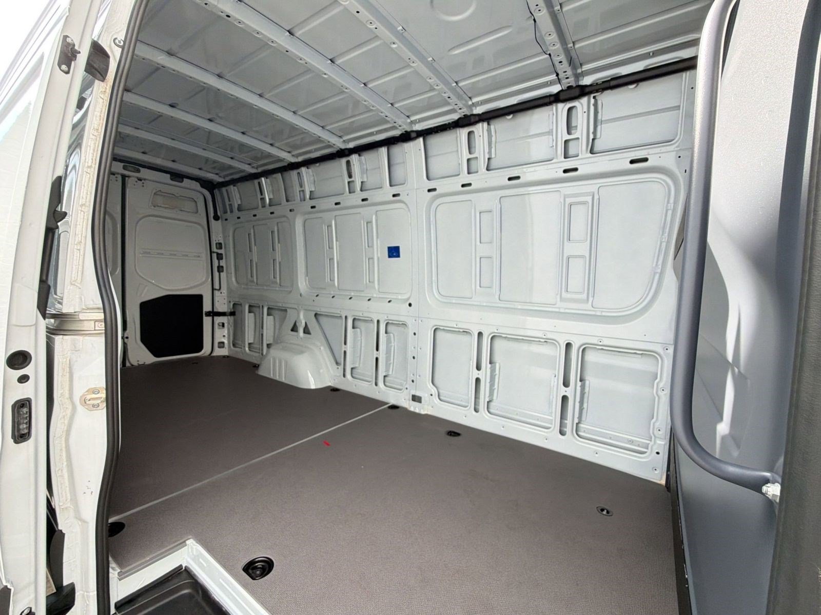 New 2025 Mercedes-Benz eSprinter 170 Cargo image 28