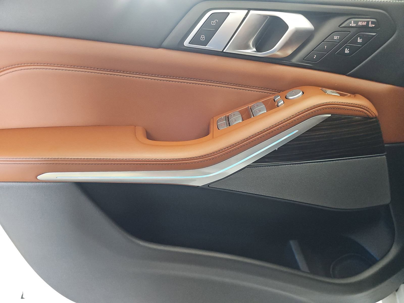 Used 2024 BMW X7 xDrive40i w/ Executive Package image 13