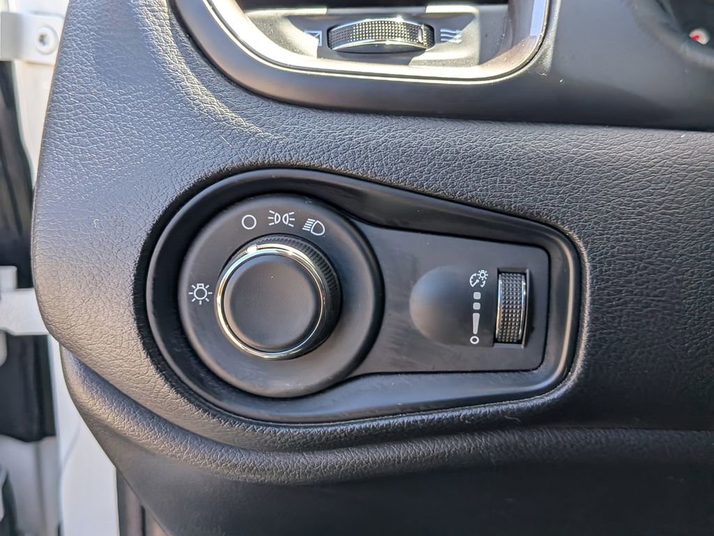 Used 2023 Jeep Renegade Latitude image 21