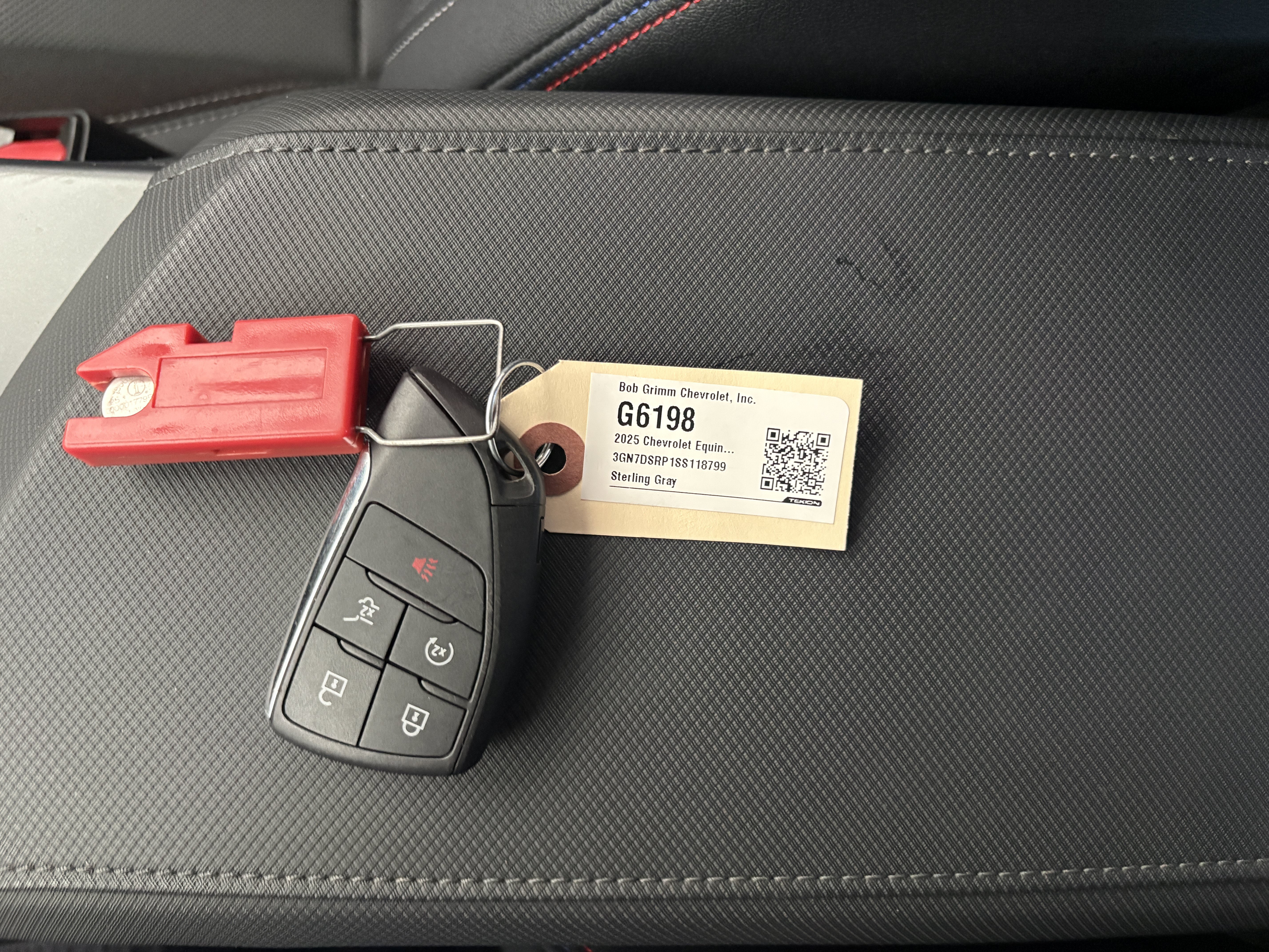 Used 2025 Chevrolet Equinox EV RS FWD image 4