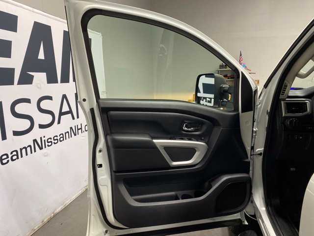 Used 2019 Nissan Titan SV w/ SV Convenience Package AWD/4WD image 9