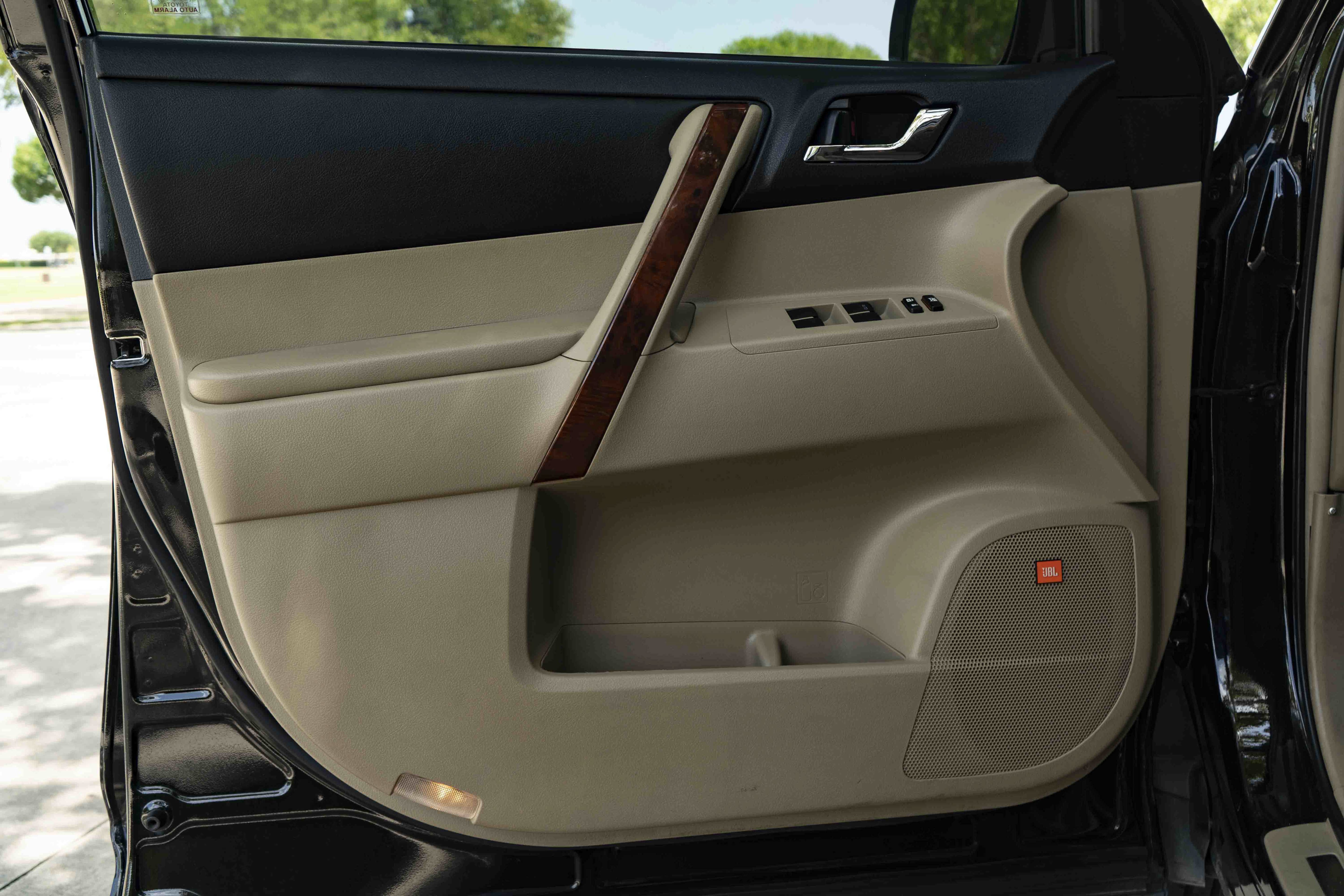 Used 2012 Toyota Highlander Limited FWD image 37