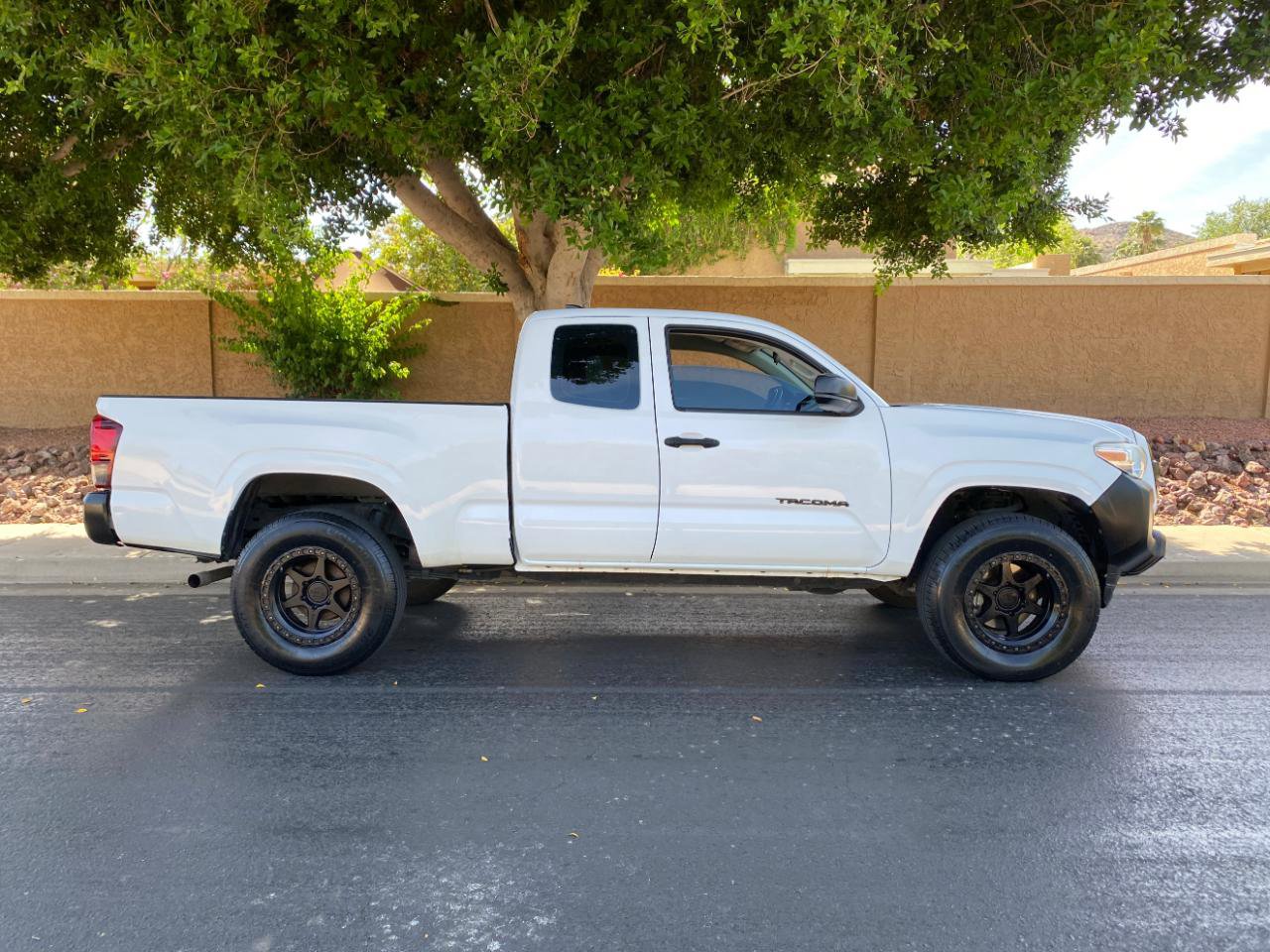Used 2018 Toyota Tacoma SR RWD image 2