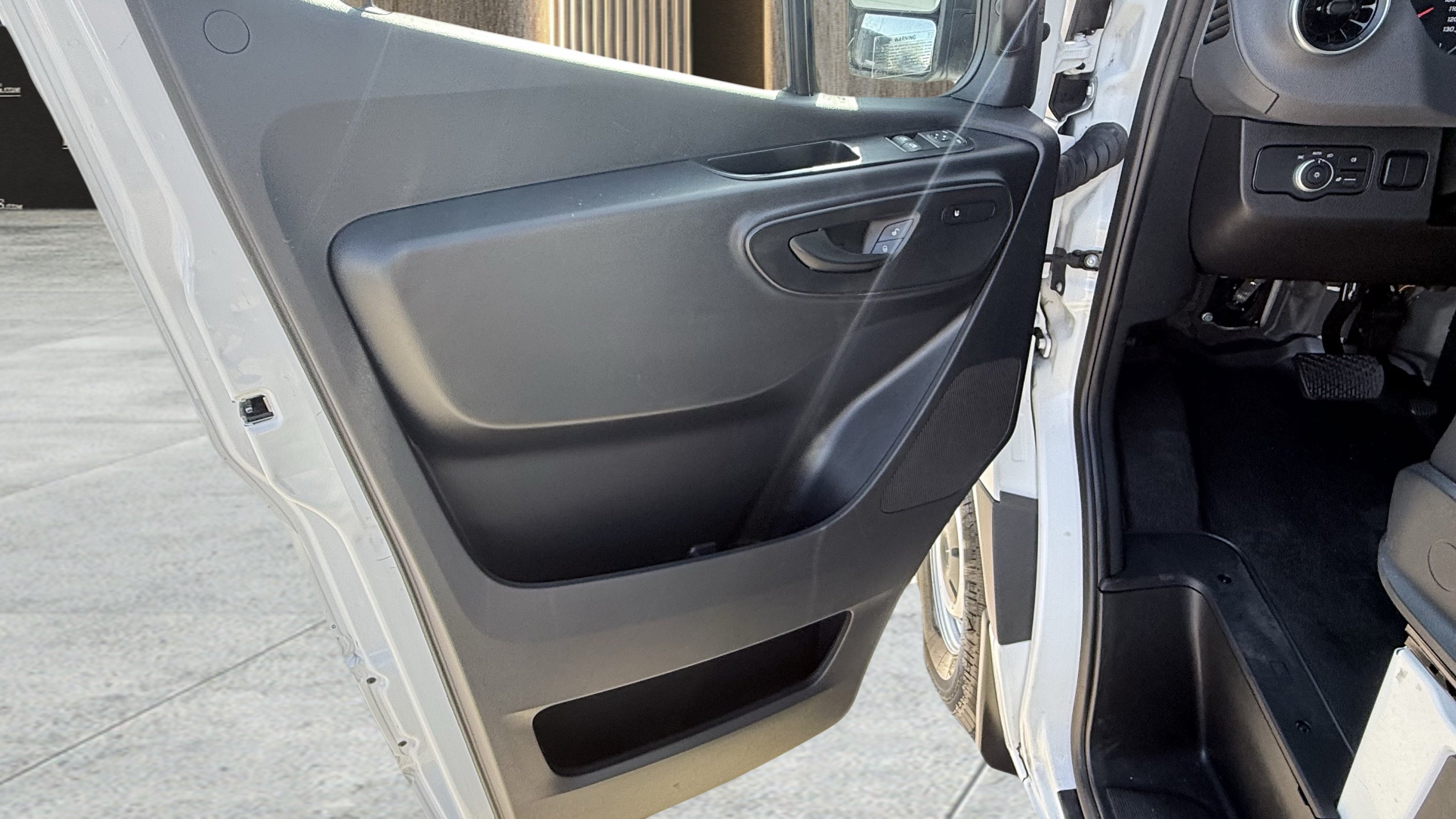 Used 2025 Mercedes-Benz Sprinter 2500 image 21