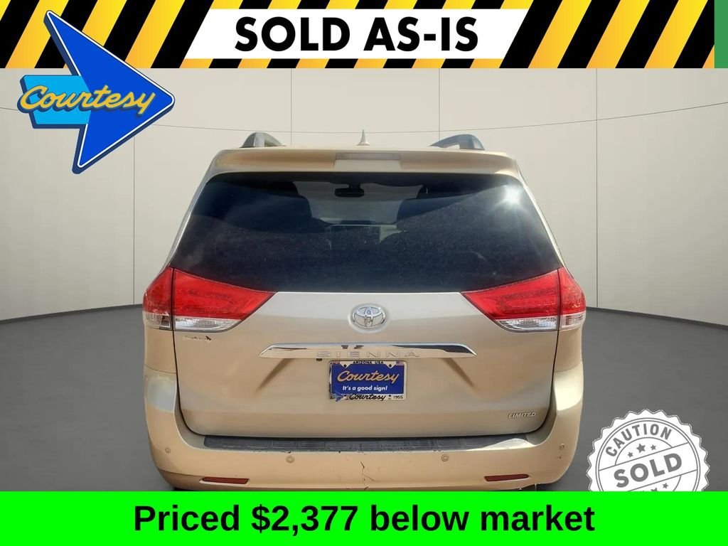 Used 2014 Toyota Sienna Limited w/ Limited Premium Package FWD image 6