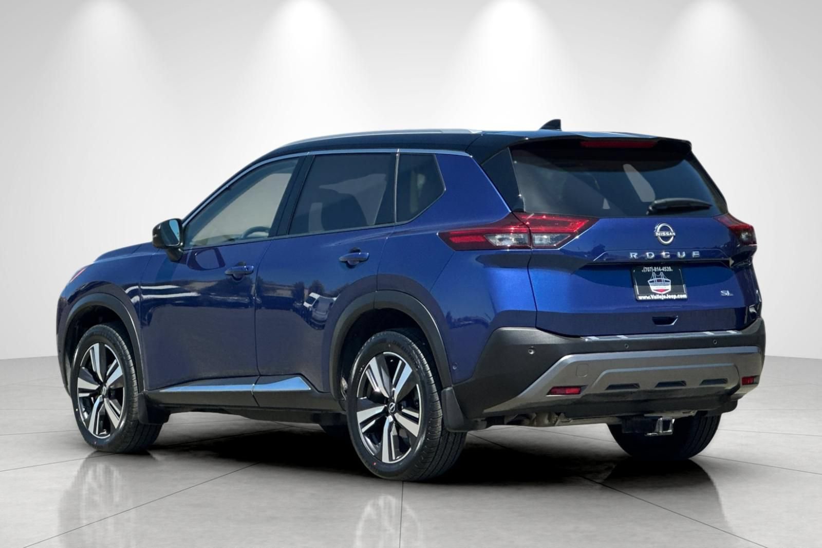 Used 2023 Nissan Rogue SL w/ SL Premium Package FWD image 6