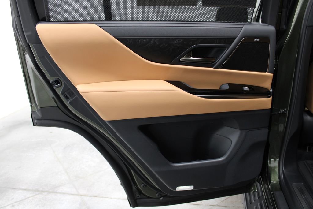 Used 2025 Lexus LX 700h Luxury image 24
