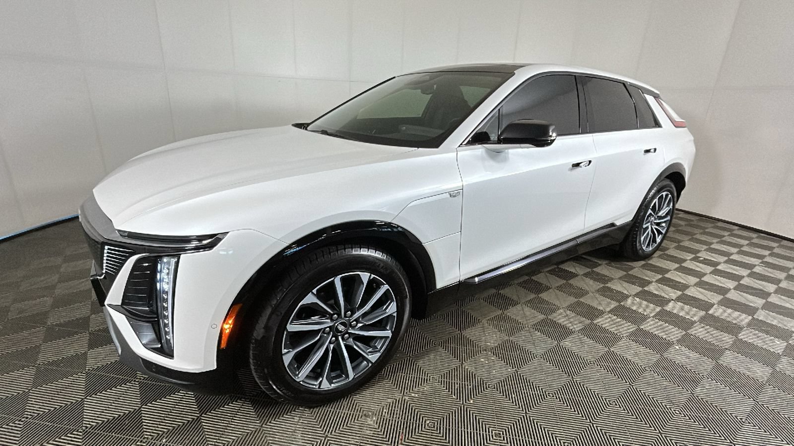 Used 2024 Cadillac Lyriq Sport RWD image 6